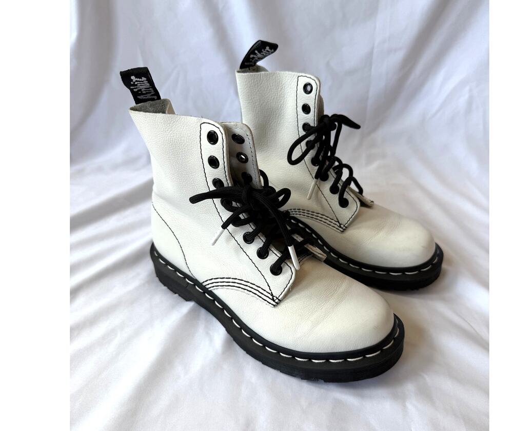 EUC Dr Martens 1460 Pascal Virginia Soft White Leather Combat Boots, US 6